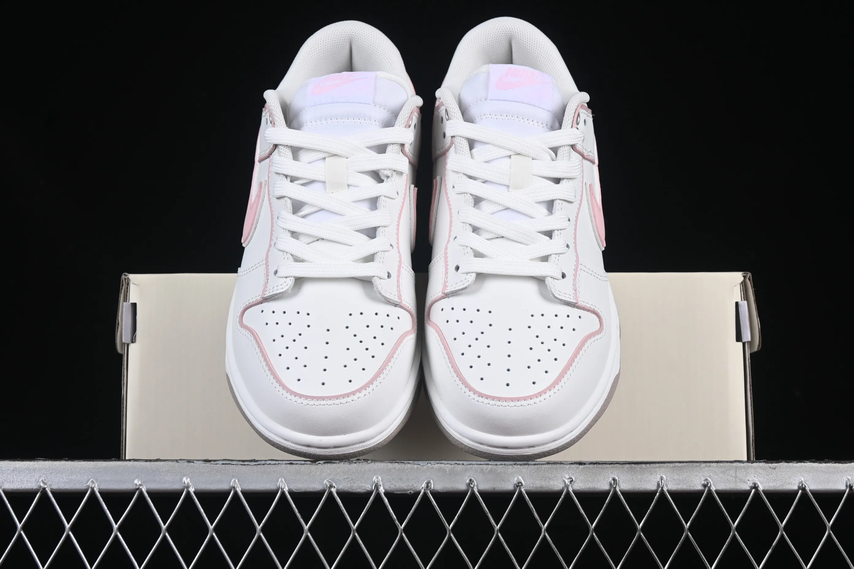 All Categories Nk SB Dunk Series Nk SB Dunk Low Low-top sneakers Nike SB Dunk Low White and pink color Anniversary high-end customization Low-top casual sneakers WP0212-013